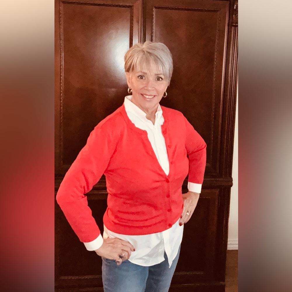 Ellen Tracy Red cardigan Sweater.  Pristine condition, no pills.  Size small. - Picture 3 of 6